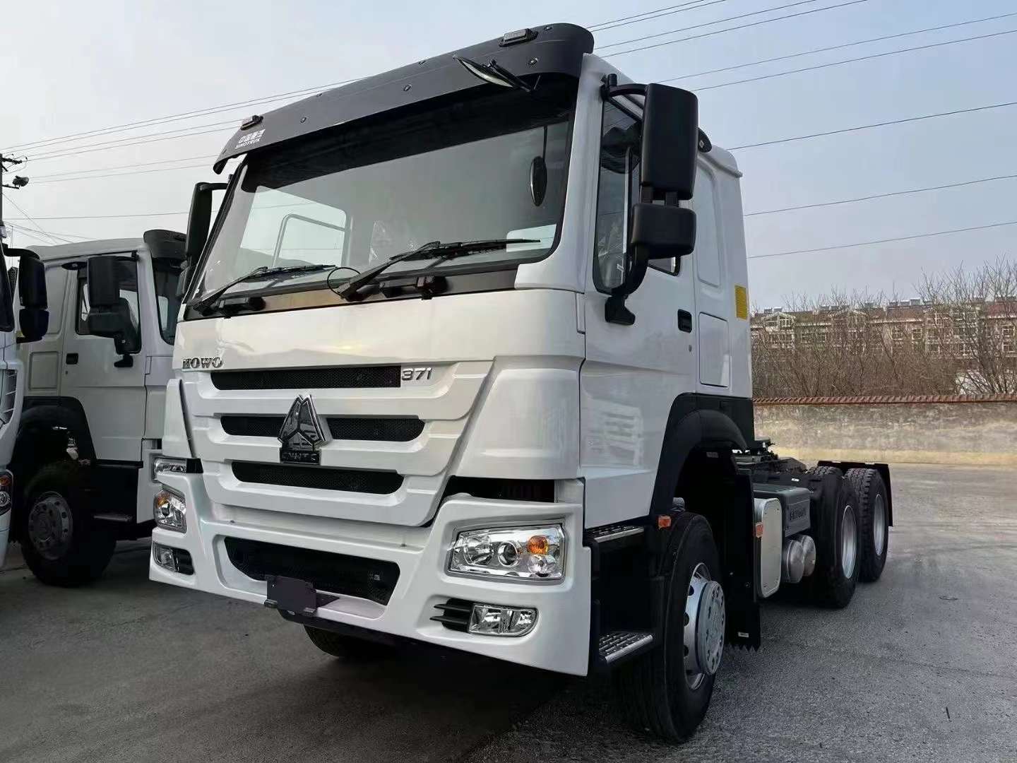 EL CAMIÓN TRACTOR DE 10 RUEDAS SINOTRUK HOWO ESTÁ LISTO PARA EL ENVÍO